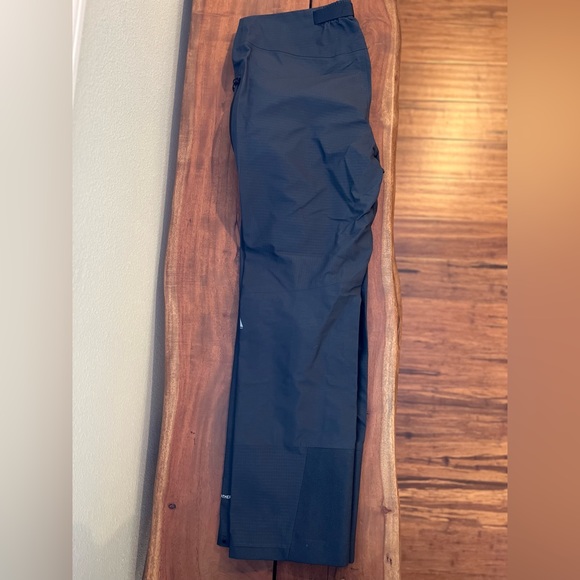 New w/out tags Eddie Bauer waterproof pants Women’s size Large - Picture 13 of 13